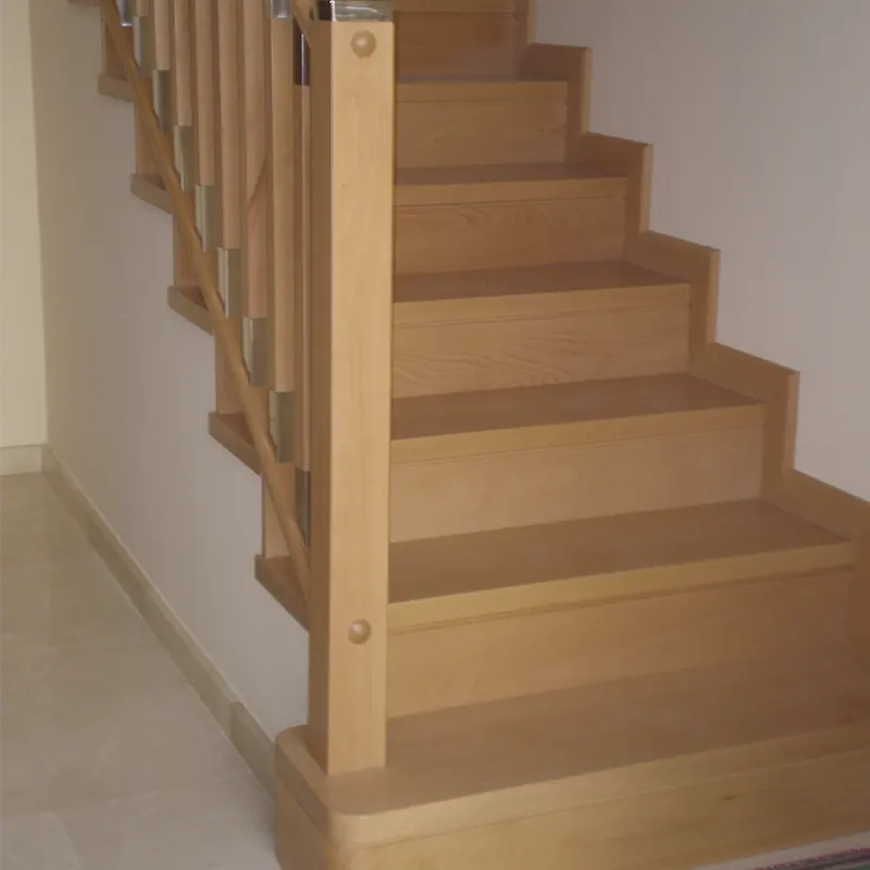 escaleras-forradas Escaleras forradas en madera clara